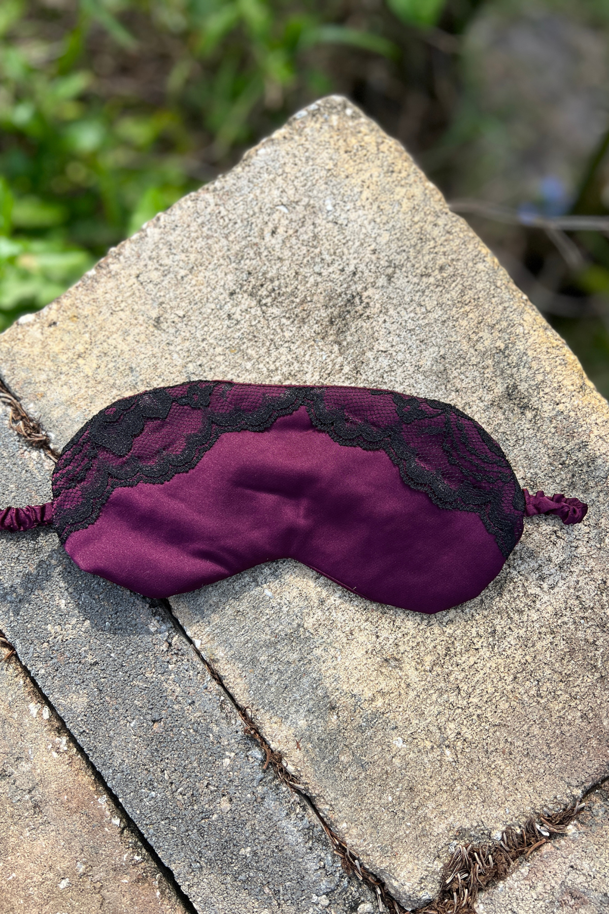 Sleep satin mask with lace