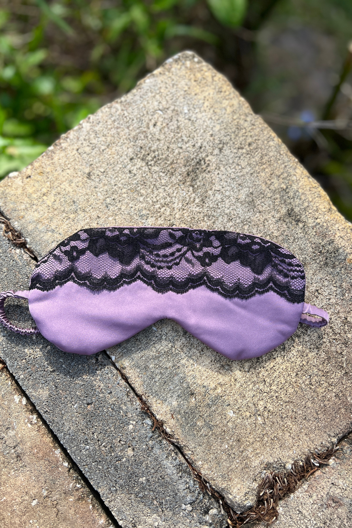 Sleep satin mask with lace