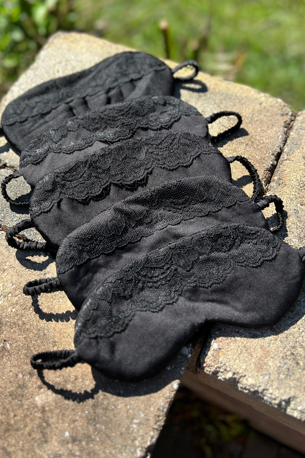 Sleep satin mask with lace
