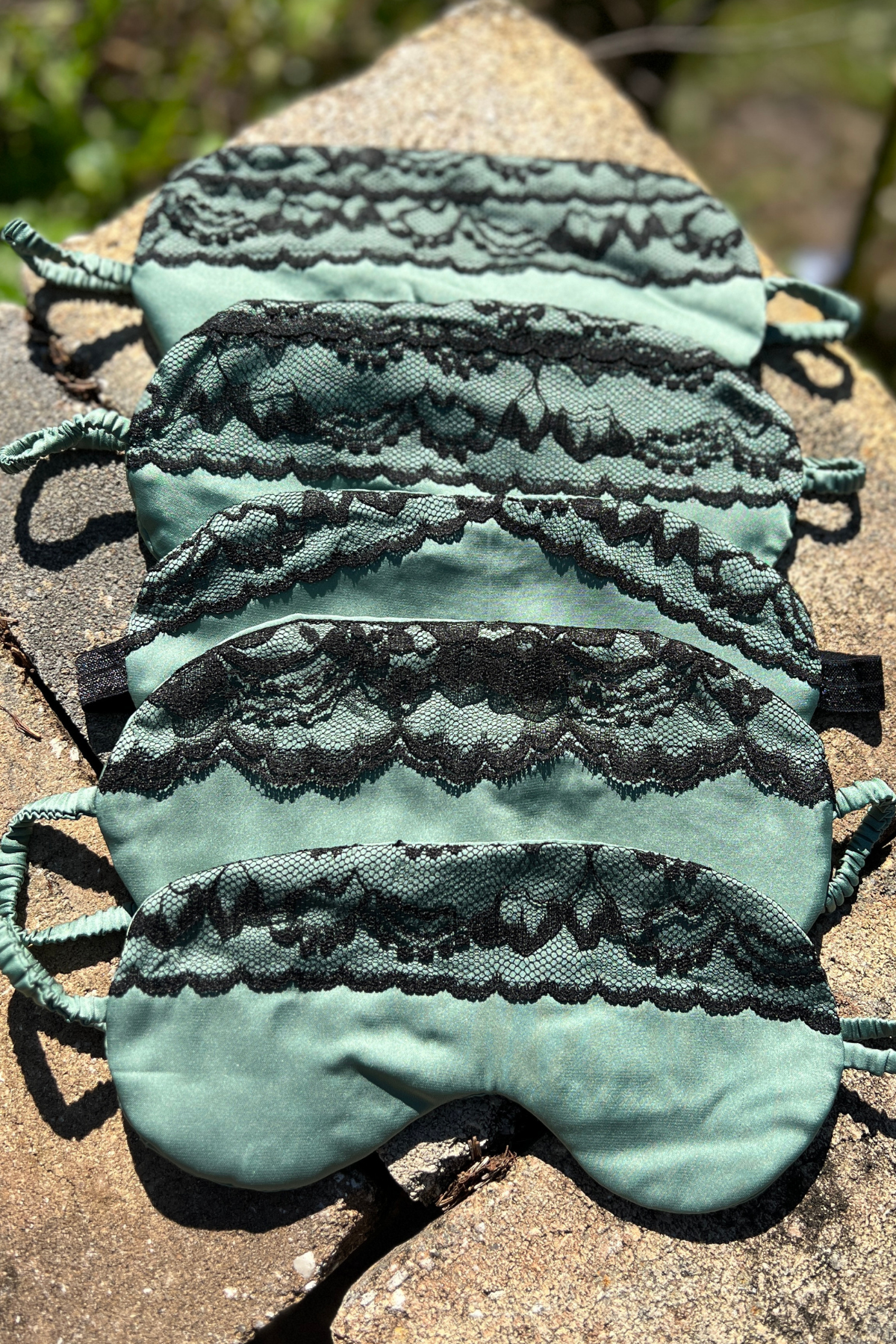 Sleep satin mask with lace