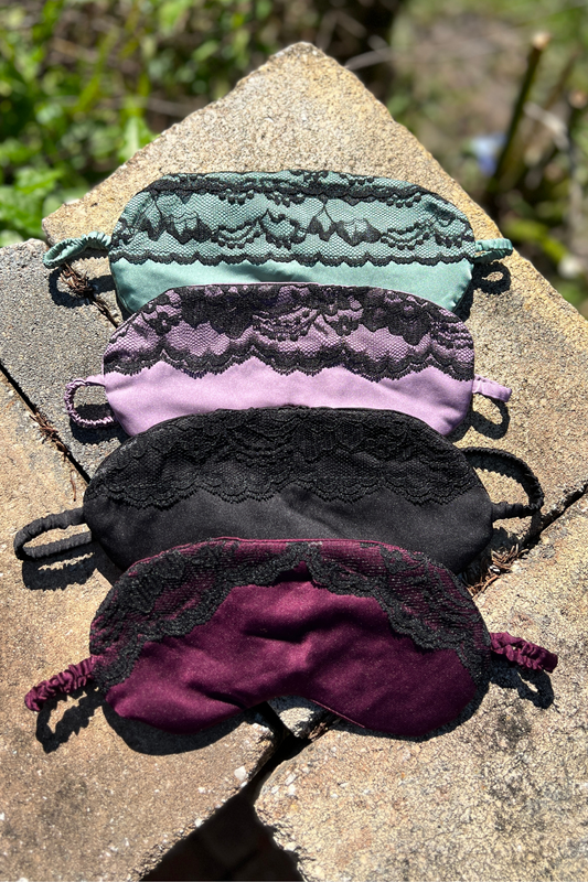 Sleep satin mask with lace